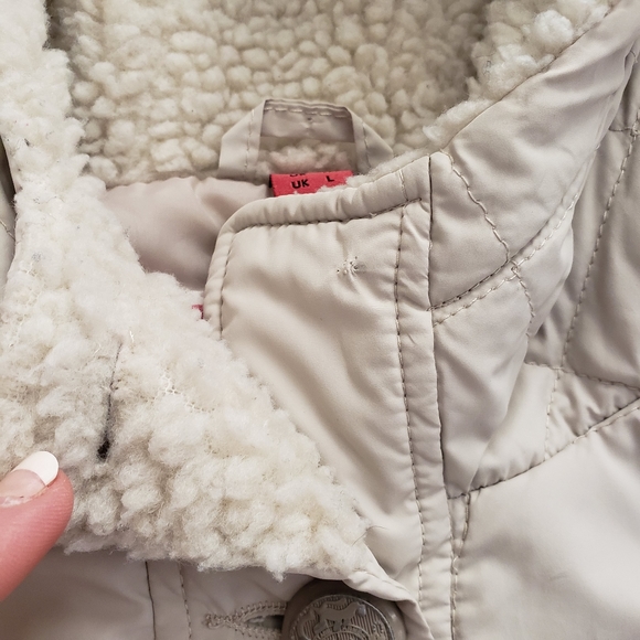 Quilted Vest with Sherpa Lined Hood Medium - Picture 8 of 8